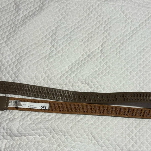 Loft Gold Leather Belt Size Large 44.5-inches Long - Picture 4 of 7